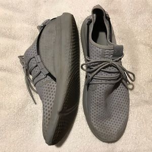 Men’s underarmour lightweight sneakers